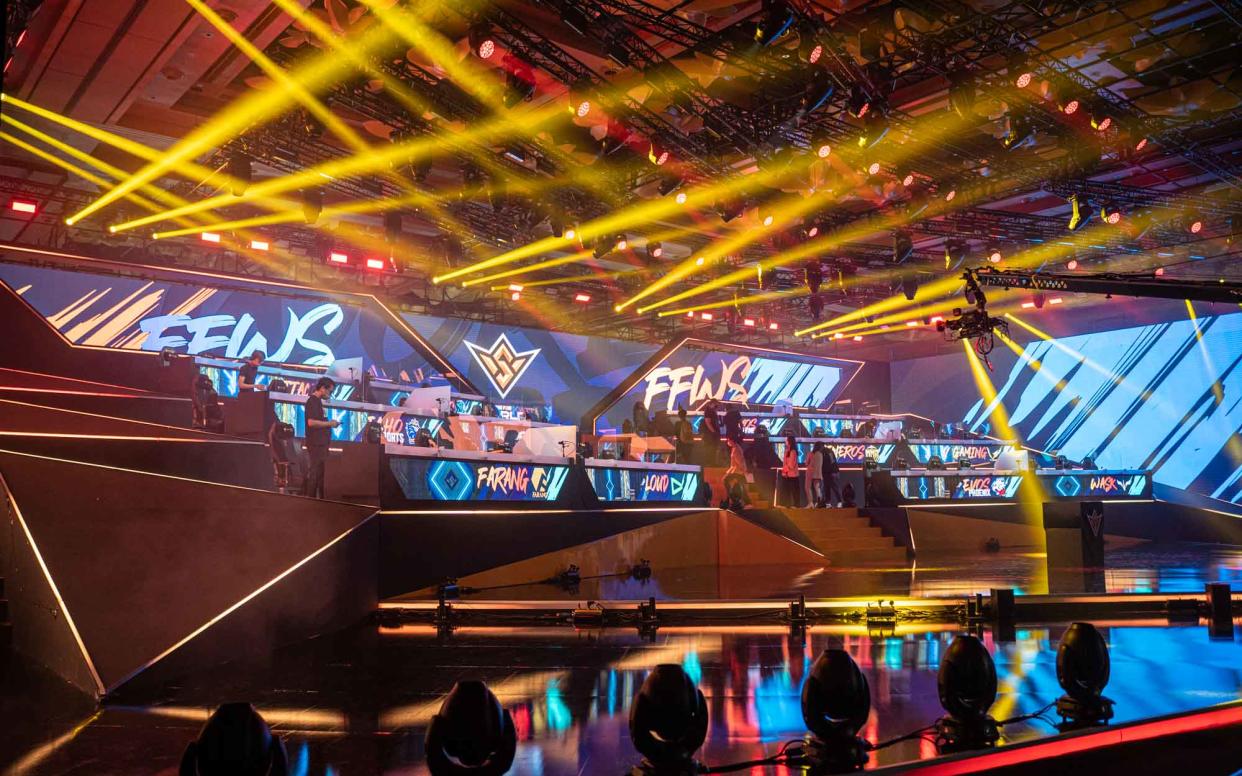 Image of the stage of Free Fire World Series 2022 that took place in Resort's World Sentosa in Singapore. (Photo: Yahoo Esports SEA)