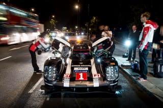 Mark Webber driving a 2016 Porsche 919 Hybrid in London