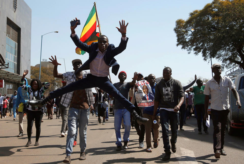 Post-election clashes in Zimbabwe turn deadly