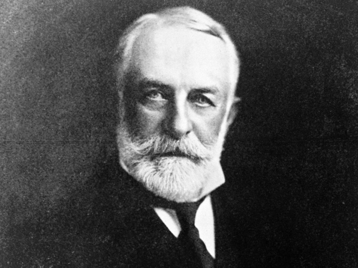 A black and white portrait of Henry Clay Frick wearing a suit and tie.