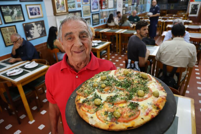 Manuel Diz, uno de los dueños de la pizzería