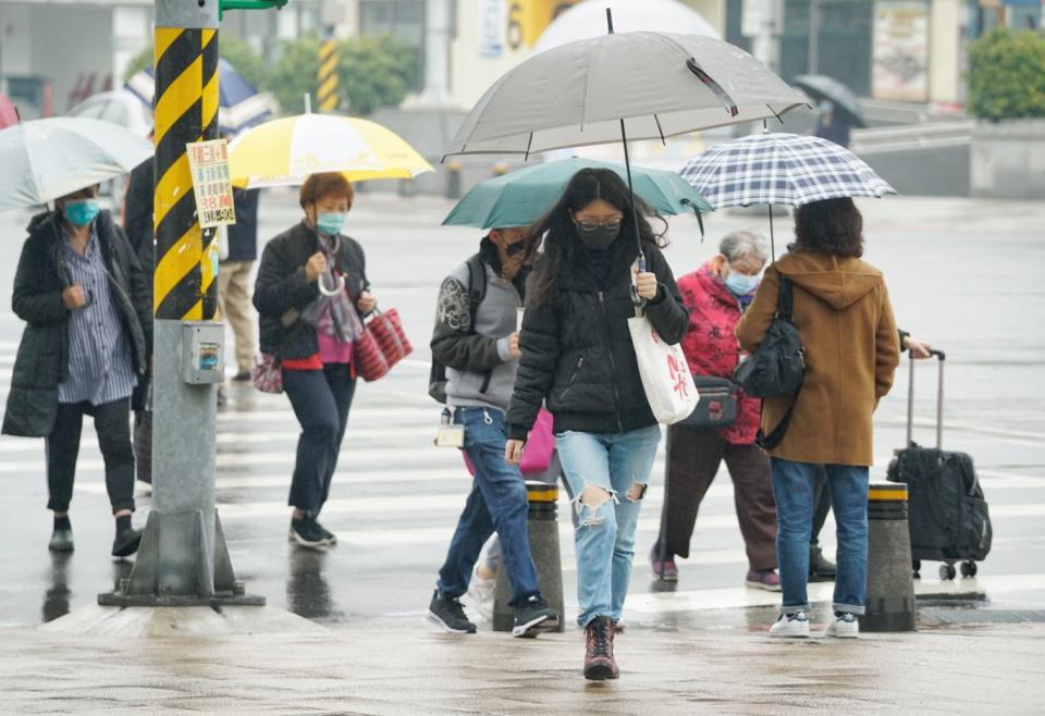 週末兩天氣溫回升，不過17日起各地又將降溫（資料照）。   圖：張良一/攝