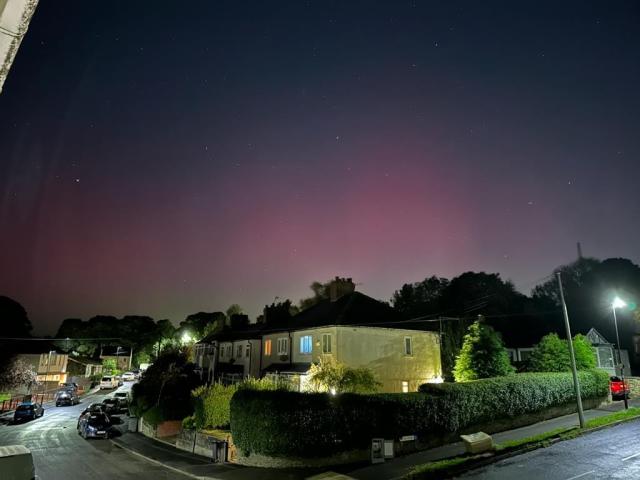 Photographer captures amazing 'light pillars' phenomenon in North