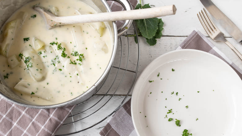 Pot of white sauce