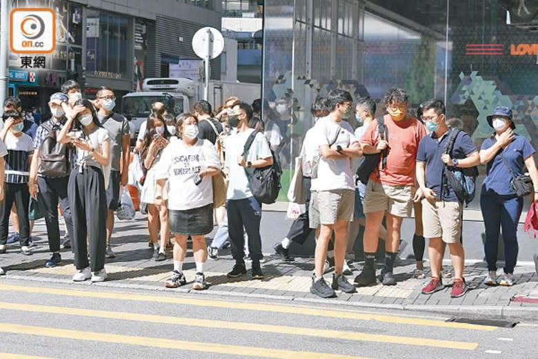 本港昨日確診個案維持過萬宗，升勢未見停。