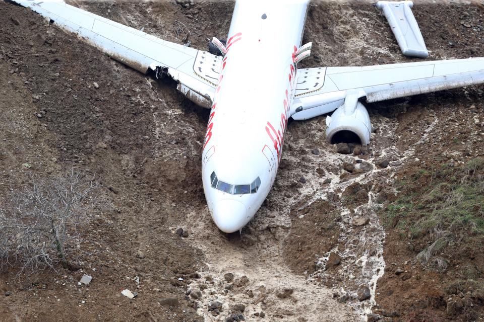 <p>A Pegasus airplane is seen stuck in mud as it skidded off the runway after landing in Trabzon Airport, Turkey early Sunday on Jan. 14, 2018. (Photo: Hakan Burak Altunoz/Anadolu Agency/Getty Images) </p>