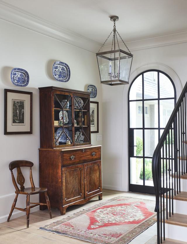 Welcome Guests with Charming Entryway Furniture & Decor