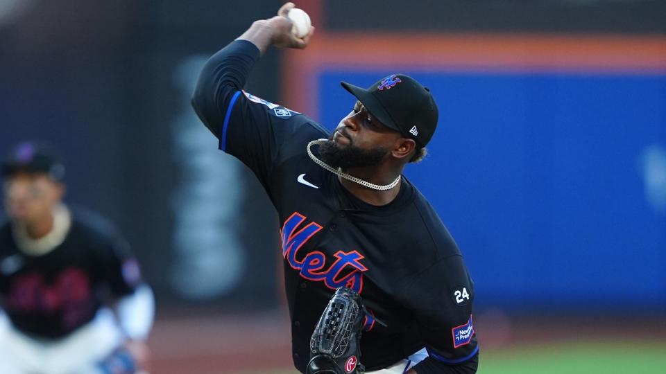 New York Mets pitcher Luis Severino (40) delivers a pitch against the Washington Nationals during the first inning at Citi Field.