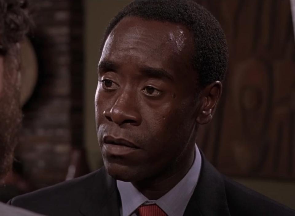 Don Cheadle as Paul Rusesabagina talks to a journalist, Jack