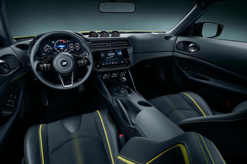 Nissan_Z_Proto_Interior_over view 03