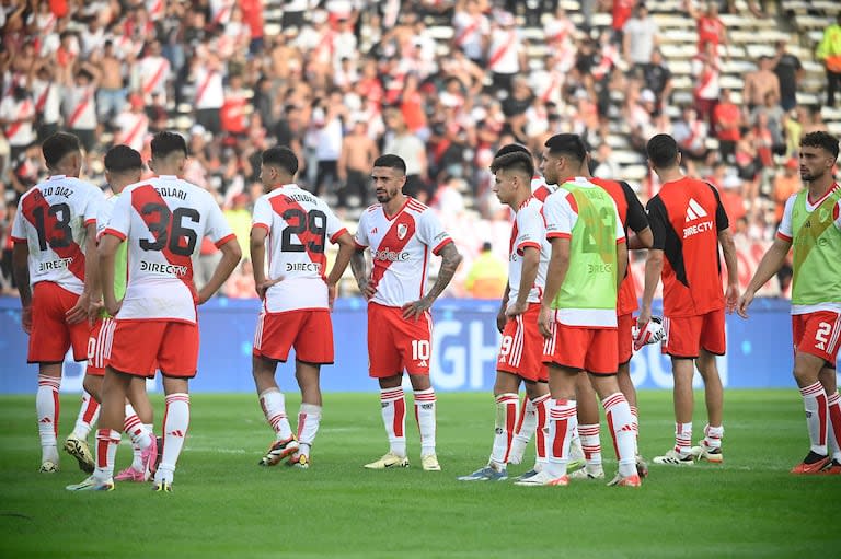 De primero en la zona a eliminado en los cuartos de final, los resultados modifican la atmósfera en River; el miércoles, en Paraguay, el reto de ponerse de pie para encaminar la aventura en la Copa Libertadores