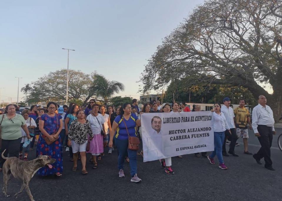 Manifestación en El Espinal, Oaxaca, en apoyo a Cabrera-Fuentes