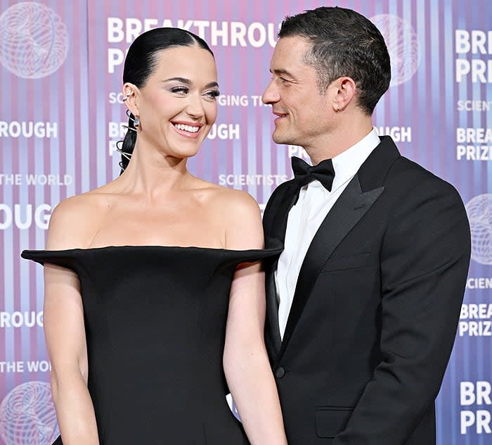 El insólito posado de Katy Perry y Orlando Bloom en los premios Breakthrough