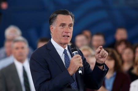 Former Republican U.S. presidential nominee Mitt Romney introduces current Republican presidential candidate John Kasich at a campaign rally in North Canton, Ohio March 14, 2016. REUTERS/Aaron P. Bernstein