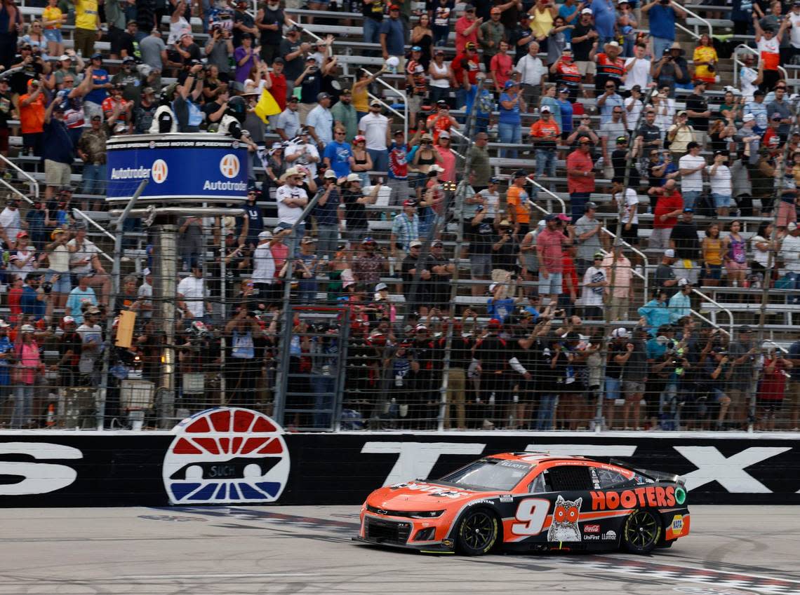 Chase Elliott (9) crosses the Finnish line winning the Auto Trader Echo Park 400 at Texas Motor Speedway in Fort Worth, Texas, April 14, 2024. Kyle Larson won stage 1. (Special to the Star-Telegram/Bob Booth) Bob Booth/Bob Booth