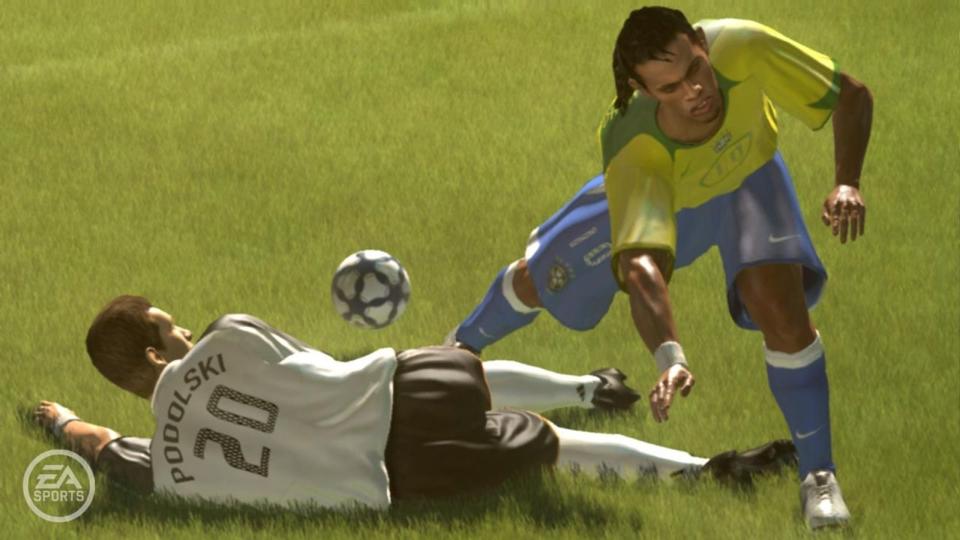 In Erinnerung bleibt "FIFA 06: Road to the World Cup" vor allem wegen einer Neuerung: Um die Ladezeiten zu versüßen, konnte man mit einem Spieler versuchen, ein Duell mit dem Torhüter für sich zu entscheiden. (Bild: EA)