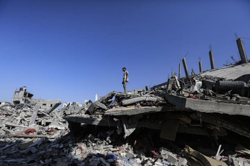 A general view of destruction after Israeli forces' withdrawal from parts of Khan Yunis. Mohammed Talatene/dpa