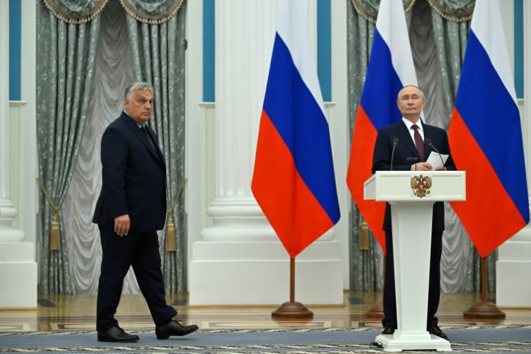 El presidente de Rusia, Vladimir Putin (drcha.), y el primer ministro de Hungría, Viktor Orban, ofrecen una rueda de prensa conjunta el 5 de julio de 2024 en Moscú (Alexander Nemenov)