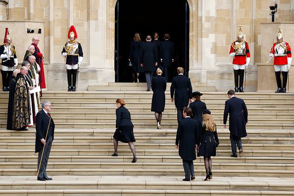 WINDSOR, ENGLAND - SEPTEMBER 19: Sarah, Duchess of York, Zara Tindall, Edoardo Mapelli Mozzi, Princess Beatrice of York,
Princess Eugenie of York and Jack Brooksbank arrive for the Committal Service for Queen Elizabeth II at St. George's Chapel on September 19, 2022 in Windsor, England. The committal service at St George's Chapel, Windsor Castle, took place following the state funeral at Westminster Abbey. A private burial in The King George VI Memorial Chapel followed. Queen Elizabeth II died at Balmoral Castle in Scotland on September 8, 2022, and is succeeded by her eldest son, King Charles III. (Photo by Jeff J Mitchell/Getty Images)
