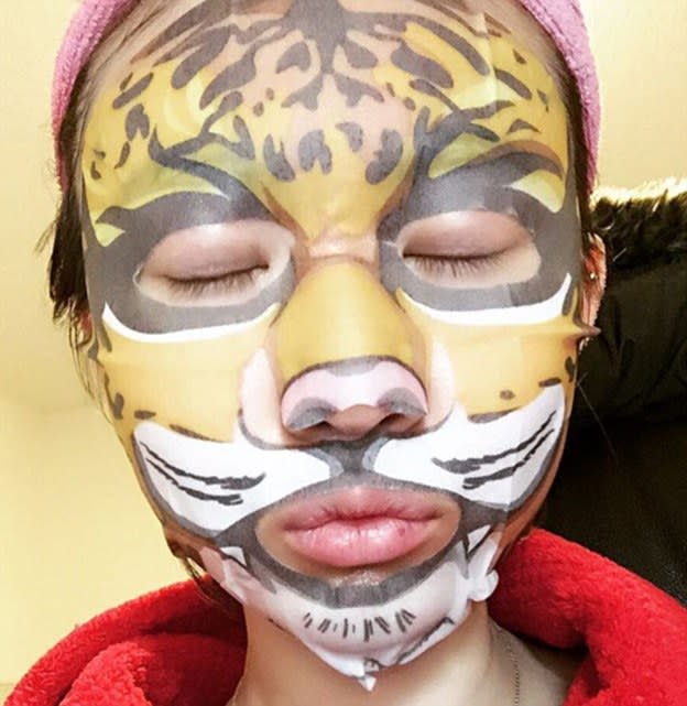 Rituales de belleza en casa. En Reddit, el usuario Ppchromatics se divirtió ironizando: “Estas máscaras son increíbles. No solo te dejan la piel suave, sino que también asustan a toda la familia en pocos minutos”. Foto: Twitter.com