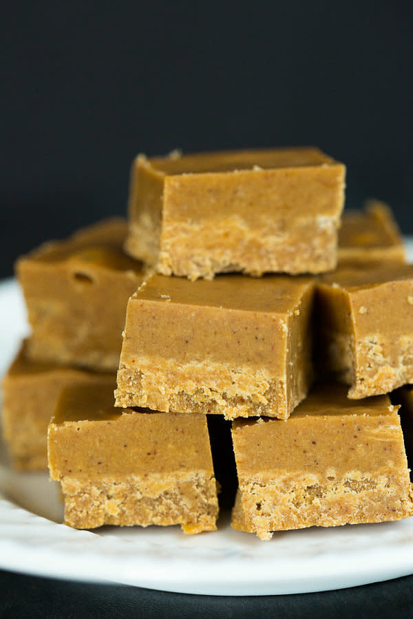 <strong>Get the<a href="http://www.browneyedbaker.com/pumpkin-spice-latte-fudge/" target="_blank"> Pumpkin Spice Latte Fudge recipe</a> from Brown Eyed Baker</strong>