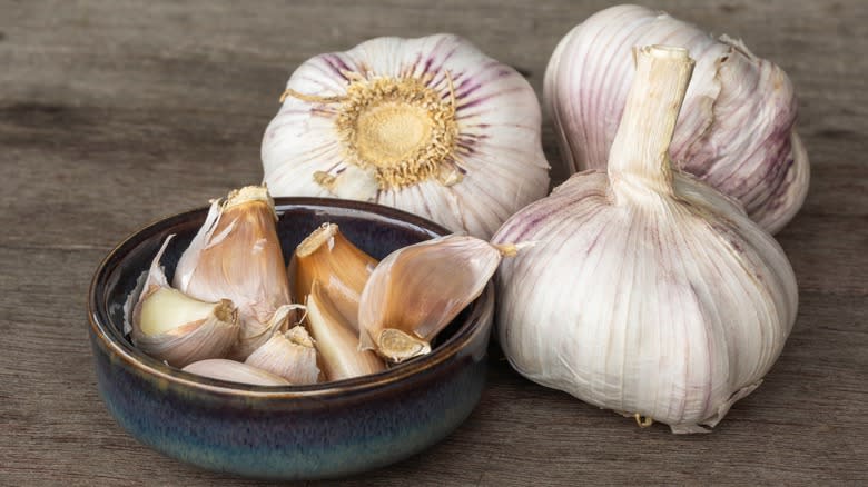 Cloves of garlic in bowl