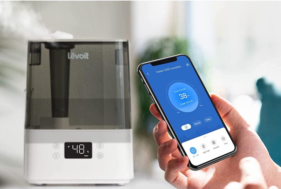 Levoit Classic 300S Cool Mist Humidifier. Image via Amazon.