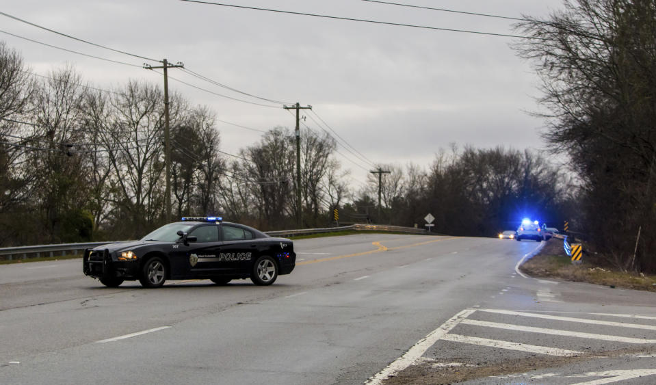 <p>West Columbia police direct people away from the site of an early morning train crash, Feb. 4, 2018, in Cayce, SC. (Photo: Jeff Blake/AP) </p>