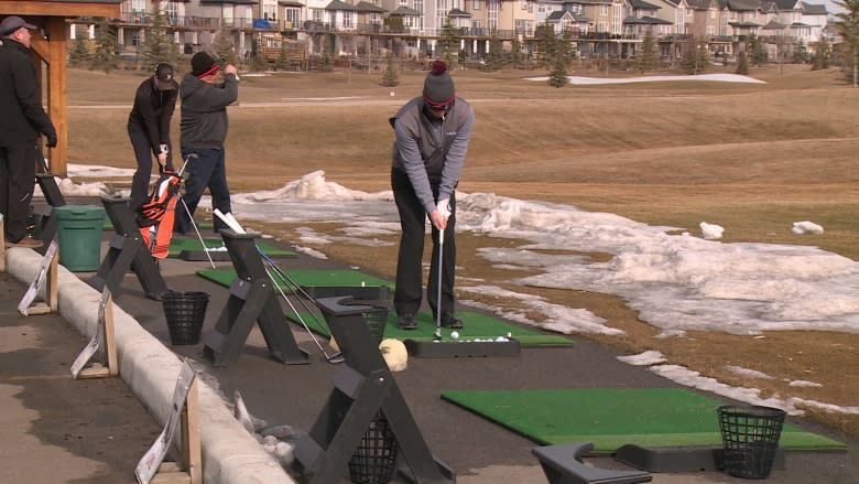 Golfers return to Calgary fairways