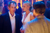 Julian Sands as Miles Foster, Yvonne Strahovski as Hannah McKay and Michael C. Hall as Dexter Morgan in the "Dexter" Season 8 episode, "Dress Code."