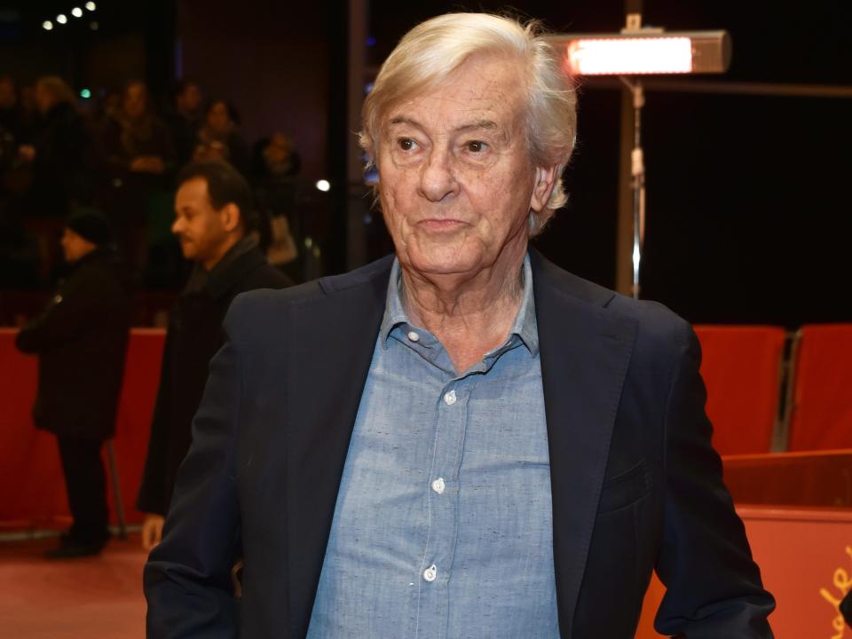 Paul Verhoeven in a suit and blue shirt.