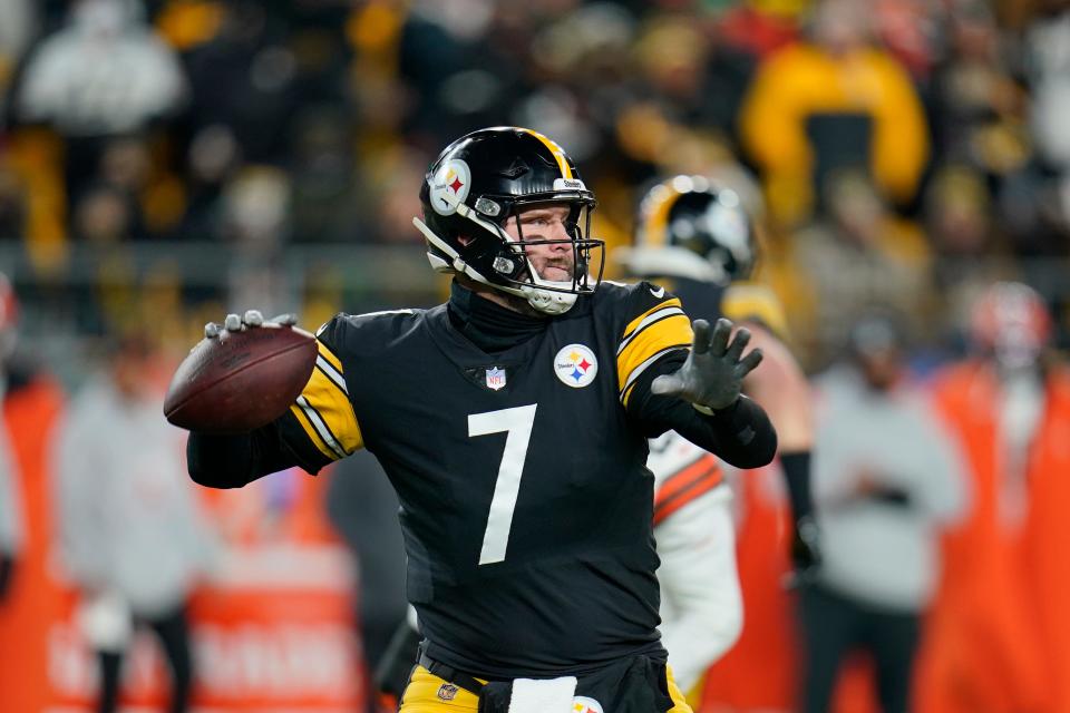 Pittsburgh Steelers quarterback Ben Roethlisberger (7) passes against the Cleveland Browns during the first half an NFL football game, Monday, Jan. 3, 2022, in Pittsburgh. (AP Photo/Gene J. Puskar)