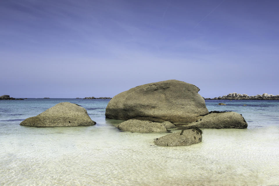 Kerlouan in der Bretagne erinnert an die Seychellen