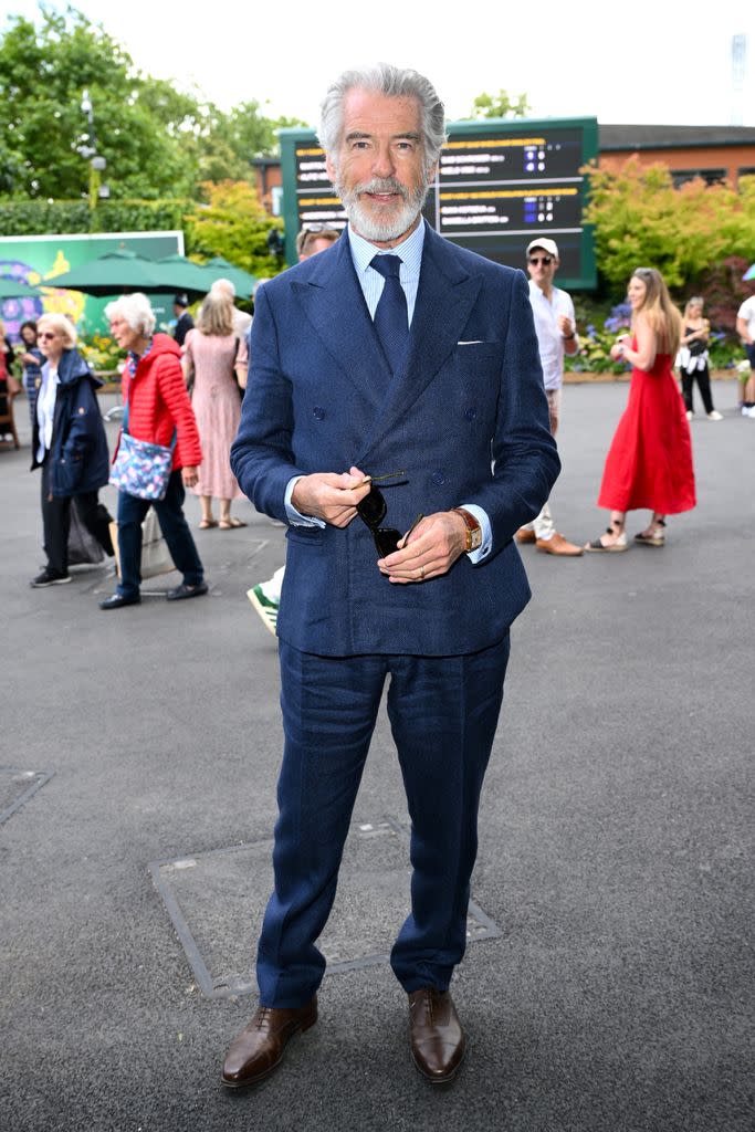 Pierce Brosnan en la final de Wimbledon de 2024