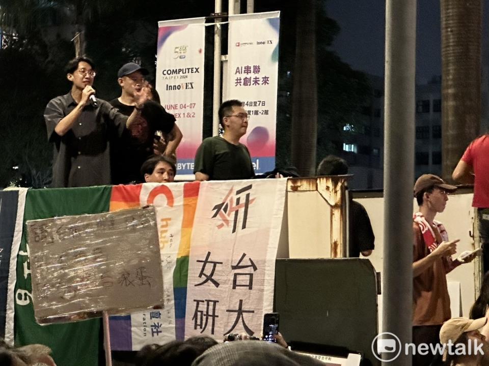 反對國會擴權，5月24日青島東路，大學生社團陸續上宣傳車宣講表達抗議。   圖：朱蒲青攝