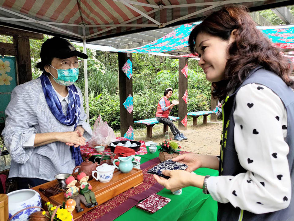 奉茶亭茶席以客家花布作為裝置藝術元素