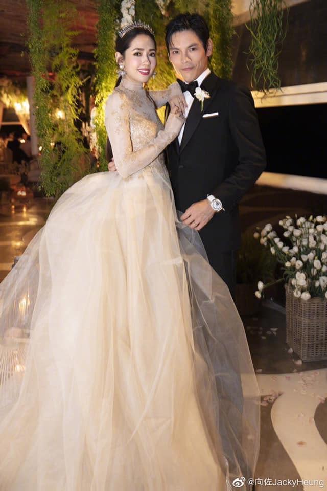 向佐與郭碧婷去年9月舉行婚禮。（翻攝向佐微博）