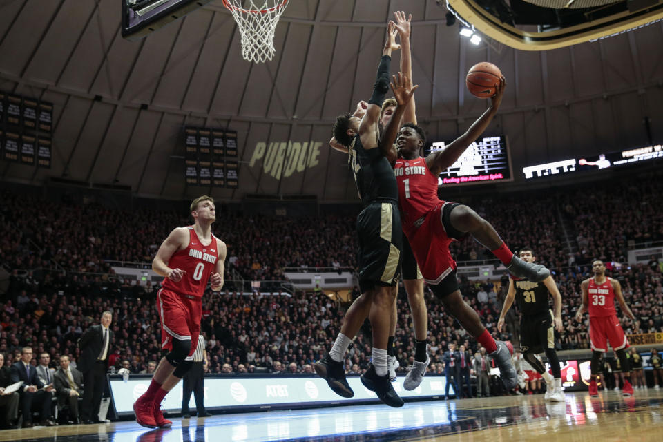 Ohio State forward Jae’Sean Tate, right, tries to shoot around Purdue defenders Vincent Edwards, left, and Matt Haarms during the first half of an NCAA college basketball game in West Lafayette, Ind., Wednesday, Feb. 7, 2018. (AP Photo/AJ Mast)