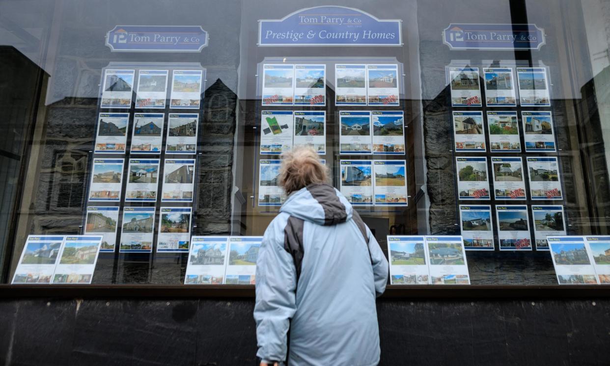 <span>Around 55,000 households are choosing to downsize each year, for different reasons. Last spring, research by estate agency Savills found the number of the people looking to downsize had risen markedly since September 2022.</span><span>Photograph: Joel Goodman/The Guardian</span>