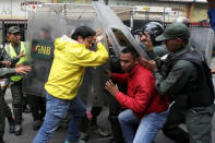 Carlos Paparoni (C, in yellow), deputy of the Venezuelan coalition of opposition parties (MUD), clashes with Venezuelan National Guards during a protest outside the food ministry in Caracas, Venezuela March 8, 2017. REUTERS/Carlos Garcia Rawlins