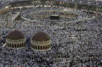 Muslim pilgrims pray at the Grand Mosque in the holy city of Mecca, ahead of the annual haj pilgrimage October 10, 2013. REUTERS/Ibraheem Abu Mustafa (SAUDI ARABIA - Tags: RELIGION)