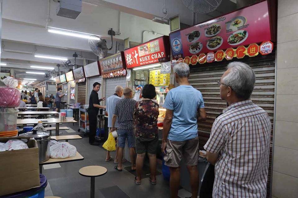 best-rated kway chap - stall queue