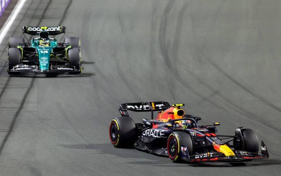 Red Bull Racing's Mexican driver Sergio Perez (R) drives past Aston Martin's Spanish driver Fernando Alonso during the Saudi Arabia Formula One Grand Prix at the Jeddah Corniche Circuit in Jeddah on March 19, 2023 - Getty Images/Giuseppe Cacace