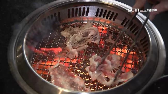 原PO到日本大阪心齋橋的「燒肉力丸」用餐，驚見店員將「牛肉回收」。（示意圖／資料照）