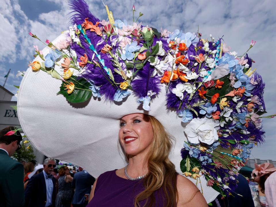 A floral hat at the 2023 Kentucky Derby.