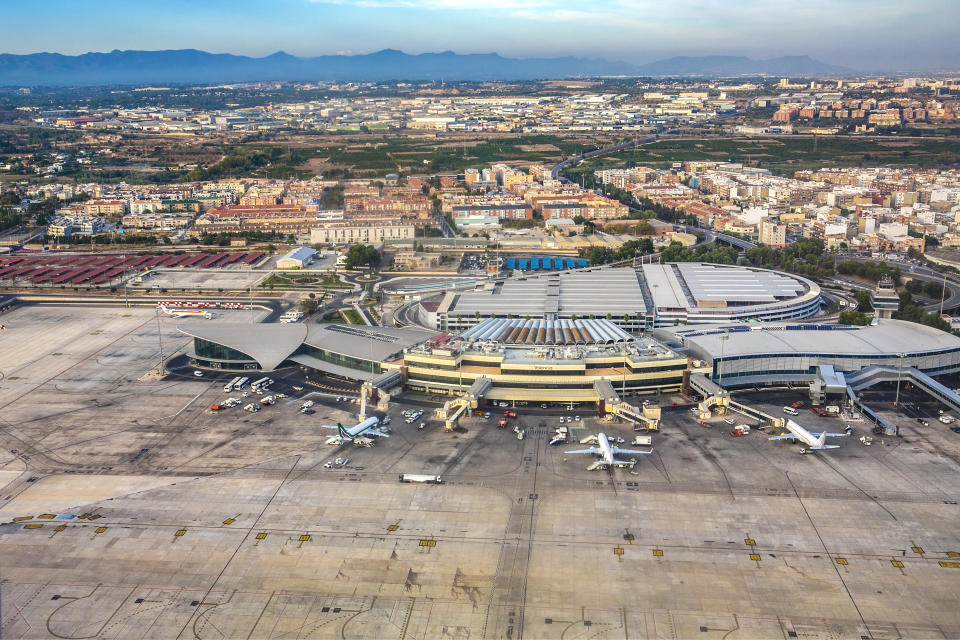 <p>El noveno de la lista es el Aeropuerto de Valencia, por el que transitaron 4 millones de personas en 2021, un 63,9% más que en 2020. Con respecto a 2019, el descenso es del 52,2%. (Foto: Getty Images).</p> 