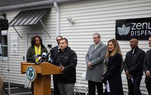 Verano Chief Operating Officer Darren Weiss welcomes Connecticut Lieutenant Governor Susan Bysiewicz during the commencement of adult use cannabis sales at Zen Leaf Meriden.