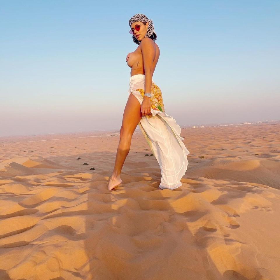 Luana Sandien topless in a Dubai desert