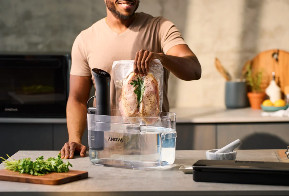 Anova Precision Cooker Nano sous vide makinesi 60 dolarlık rekor düşük seviyeye düştü