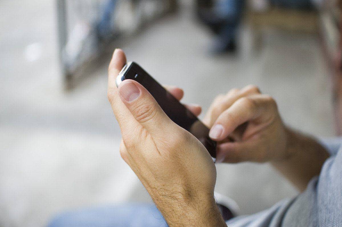 Facilité par l’utilisation des smartphones, le harcèlement scolaire touche près d’un élève sur dix en France. 